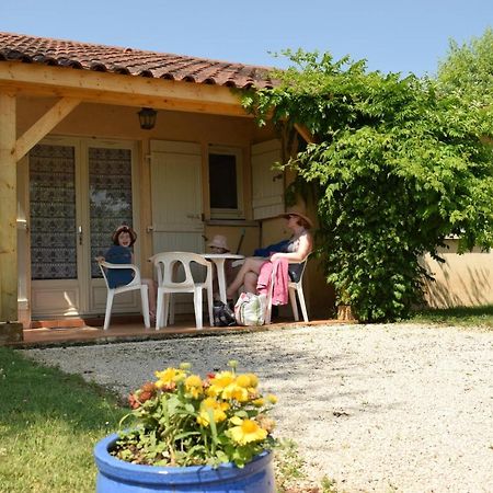 Village De Gites Le Chatenet Thonac Екстериор снимка