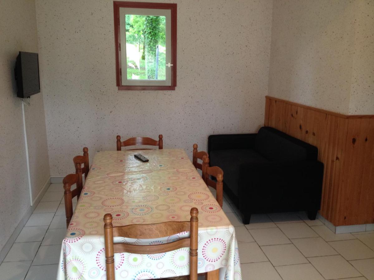Village De Gites Le Chatenet Thonac Екстериор снимка