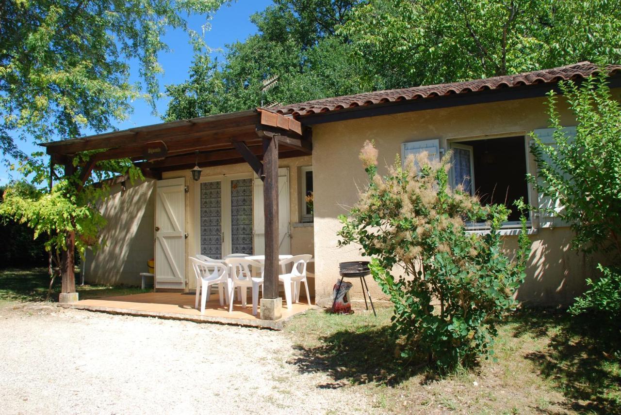Village De Gites Le Chatenet Thonac Екстериор снимка