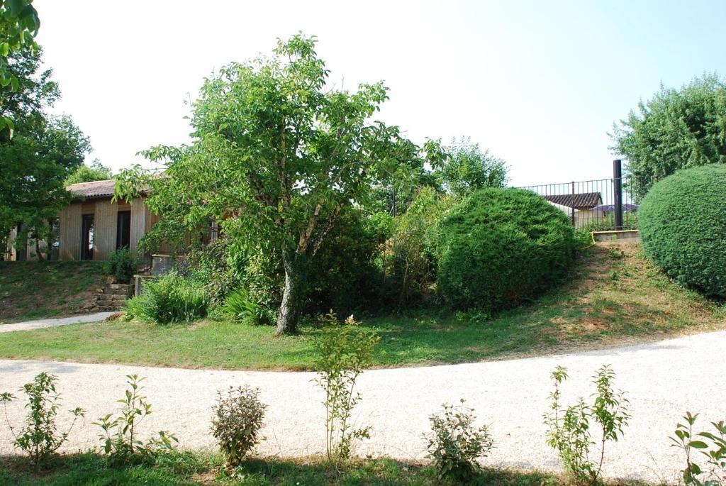 Village De Gites Le Chatenet Thonac Екстериор снимка